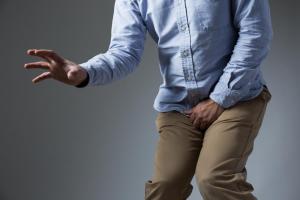 Болезненные ощущения при мочеиспускании у мужчин Симптомы рези при мочеиспускании мужчин